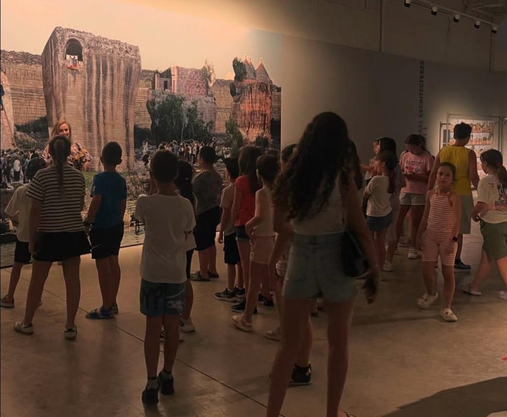 Family art guides Abito Mari