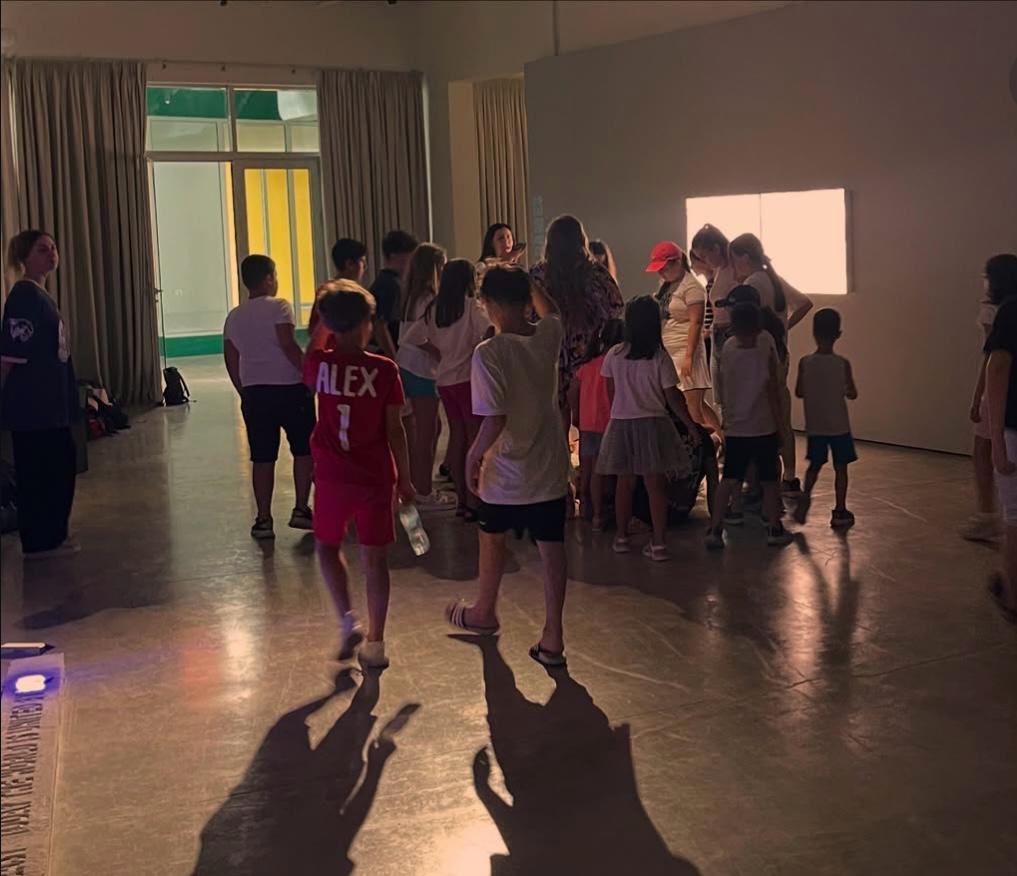 Family art guides Abito Mari