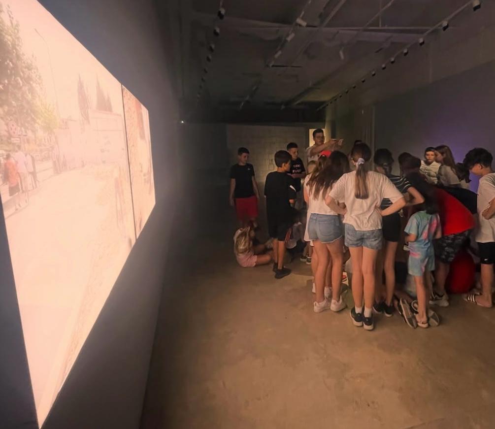 Family art guides Abito Mari