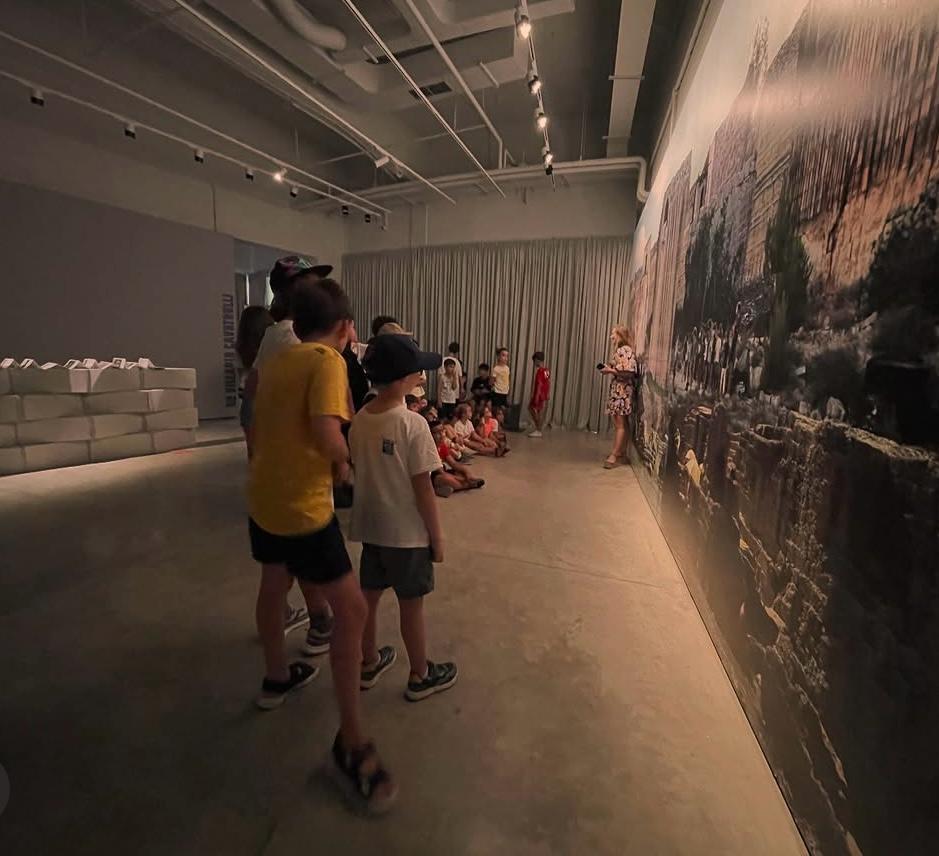 Family art guides Abito Mari